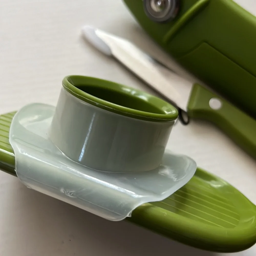 3 piece set kitchen tools: mandolin slicer, can opener and paring knife New
